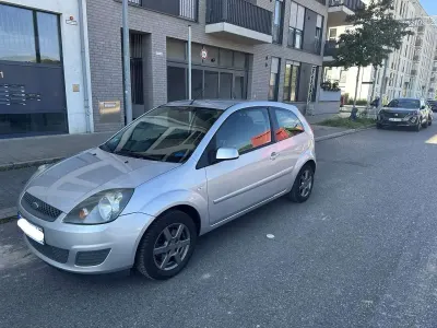 Gebraucht Ford Fiesta Style 60 PS (44 kW) 2008 Grau Kleinwagen
