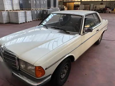 Gebraucht Mercedes 230 136 PS (100 kW) 1982 Weiß Coupé