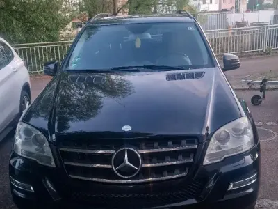 Gebraucht Mercedes ML350 231 PS (169 kW) 2011 Schwarz SUV