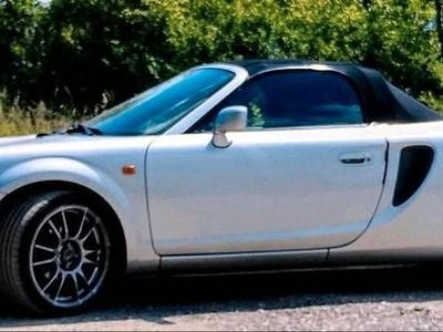 Usado Toyota MR2 140 HP (102 kW) 2000 Prateado Cabrios