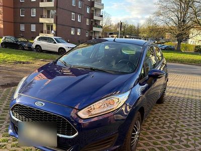 Second-hand Ford Fiesta 101 CP (74 kW) 2016 Albastru Hatchback