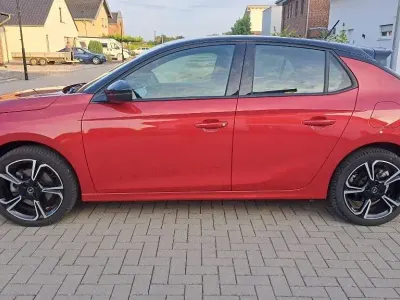 Second-hand Opel Corsa 101 CP (74 kW) 2023 Roșu Hatchback