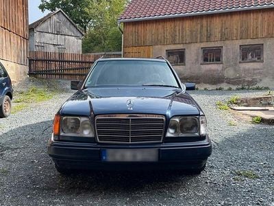 Usata Mercedes E220 150 CV (110 kW) 1995 Blu Station wagon
