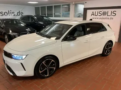 Usata Opel Astra Business Elegance 131 CV (96 kW) 2022 Bianco Utilitaria