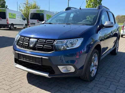 Usata Dacia Sandero Stepway 90 CV (66 kW) 2017 Blu Berlina