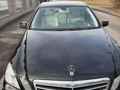 Gebraucht Mercedes E220 Avantgarde 170 PS (125 kW) 2012 Schwarz Limousine