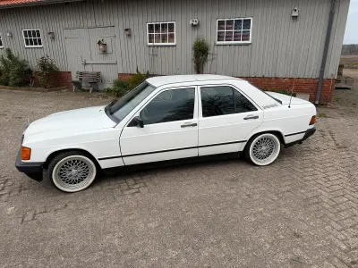 Brugt Mercedes 190 72 HK (52 kW) 1984 Hvid Sedan