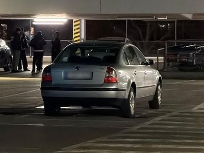 Grau Gebraucht 2002 VW Passat Limousine | 2.990 € (Teuer)