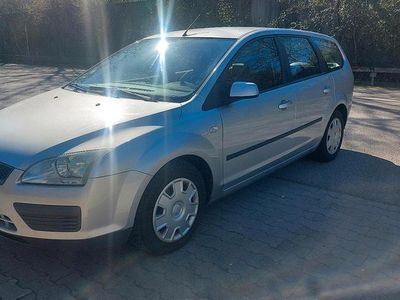 Używany Ford Focus 110 KM (80 kW) 2006 Srebrny Sedan/Limuzyna