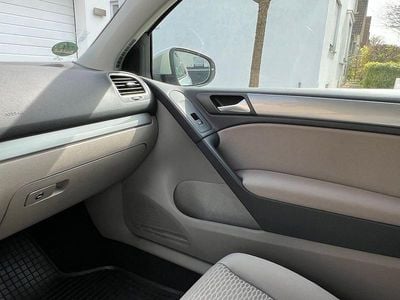 Usata VW Golf VI Trendline 80 CV (58 kW) 2009 Argento Utilitaria