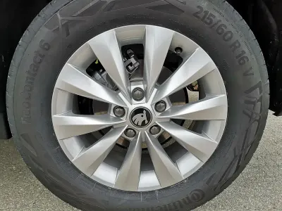 Neu Skoda Karoq Selection 150 PS (110 kW) 2026 Smokey diamond silber metallic SUV
