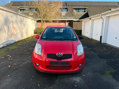 Gebraucht Toyota Yaris 69 PS (50 kW) 2008 Rot Kleinwagen