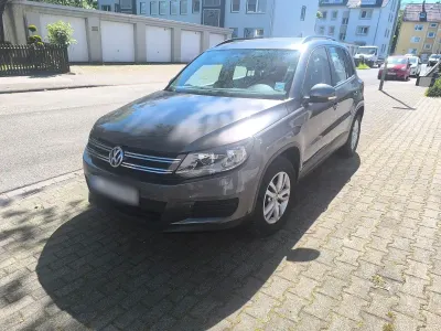 Gebraucht VW Tiguan Trendline 125 PS (91 kW) 2015 Grau SUV