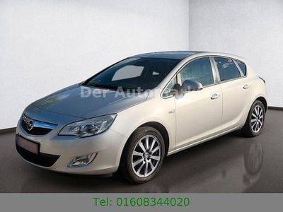 Usata Opel Astra Design Edition 140 CV (102 kW) 2011 Argento Berlina