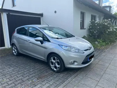Używany Ford Fiesta 82 KM (60 kW) 2011 Srebrny Sedan/Limuzyna