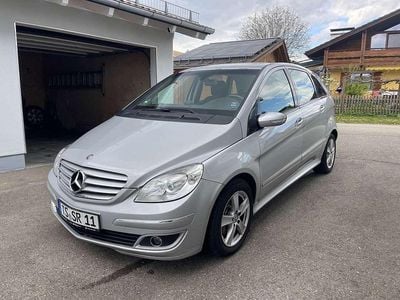 Usata Mercedes B200 140 CV (102 kW) 2006 Argento Monovolume