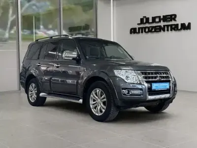 Second-hand Mitsubishi Pajero Instyle 200 CP (147 kW) 2015 Gri SUV