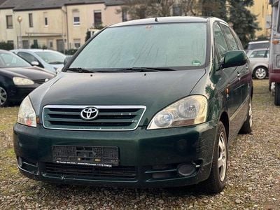Grün Gebraucht 2002 Toyota Avensis Verso Van / Kleinbus | 1.850 €