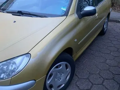 Gebraucht Peugeot 206 Tendance 109 PS (80 kW) 2003 Gold Kombi