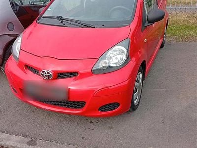 Second-hand Toyota Aygo 68 CP (50 kW) 2010 Roșu Hatchback