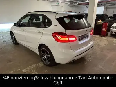 Gebraucht BMW 225 Active Tourer Sport Line 224 PS (164 kW) 2017 Mineralweiss metallic Van / Kleinbus