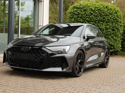 Gebraucht Audi RS3 Comfort 400 PS (294 kW) 2025 Daytonagrau perleffekt Limousine
