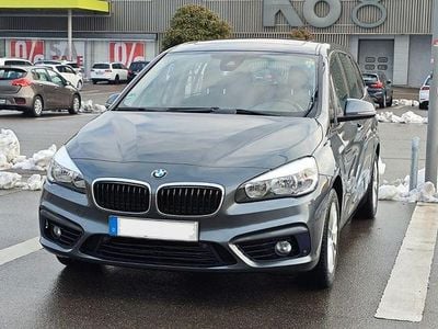 Grau Gebraucht 2015 BMW 218 Gran Tourer Sport Line Van / Kleinbus | 11.900 € (Fairer Preis)