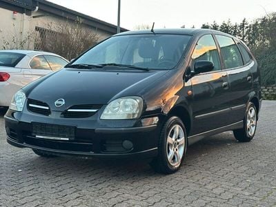 Nissan Almera Tino