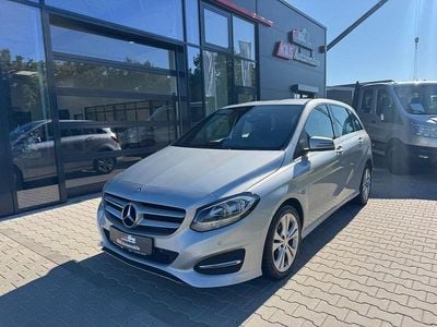 Silber Gebraucht 2016 Mercedes B180 Van / Kleinbus | 10.990 € (Fairer Preis)