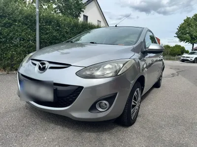 Gebraucht Mazda 2 75 PS (55 kW) 2011 Silber Kleinwagen