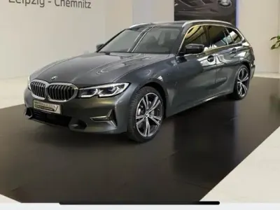 Gebraucht BMW 330e Luxury Line 292 PS (214 kW) 2021 Grau Kombi
