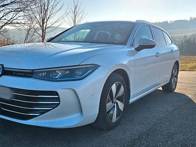 Weiß Gebraucht 2024 VW Passat Elegance Kombi | 38.590 € (Fairer Preis)