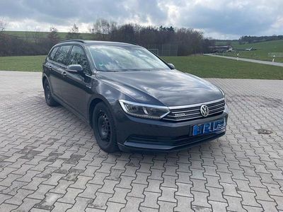 Gebraucht VW Passat Trendline 120 PS (88 kW) 2017 Schwarz Kombi