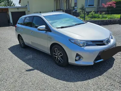 Gebraucht Toyota Auris Hybrid 136 PS (100 kW) 2015 Silber Kombi
