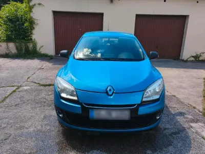 Gebraucht Renault Mégane 101 PS (74 kW) 2013 Blau Limousine