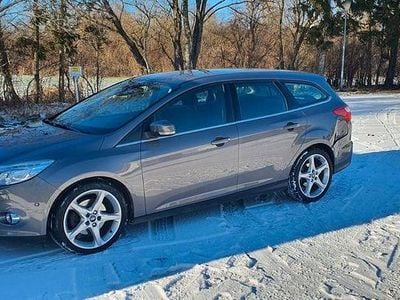Grau Gebraucht 2013 Ford Focus Titanium Limousine | 6.599 € (Guter Preis)