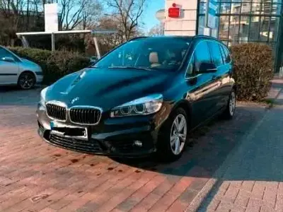 Gebraucht BMW 220 Gran Tourer Sport Line 190 PS (139 kW) 2017 Schwarz Van / Kleinbus