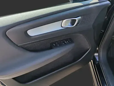 Gebraucht Volvo XC40 Core 2024 Schwarz SUV