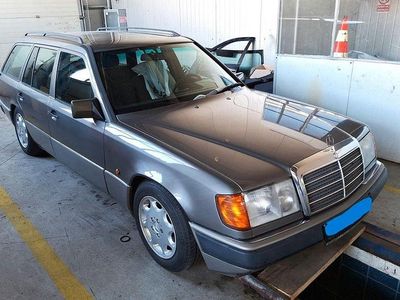 Grau Gebraucht 1990 Mercedes E230 Limousine | 7.990 €