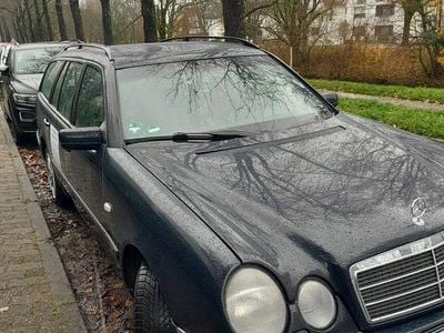 Mercedes E320