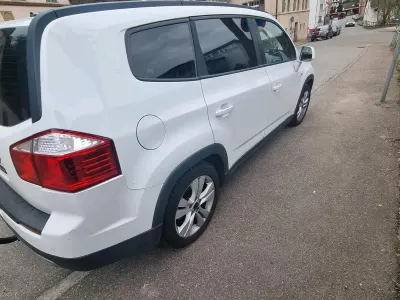 Gebraucht Chevrolet Orlando 163 PS (119 kW) 2012 Weiß Van / Kleinbus