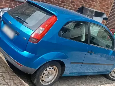 Gebraucht Ford Fiesta 80 PS (58 kW) 2004 Blau Kleinwagen