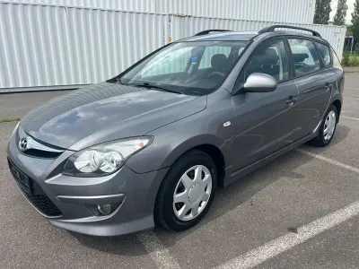 Gebraucht Hyundai i30 Edition 105 PS (77 kW) 2012 Grau Kombi
