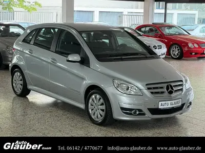 Gebraucht Mercedes B180 116 PS (85 kW) 2011 Silber Kleinwagen