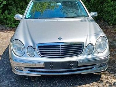 Mercedes E200