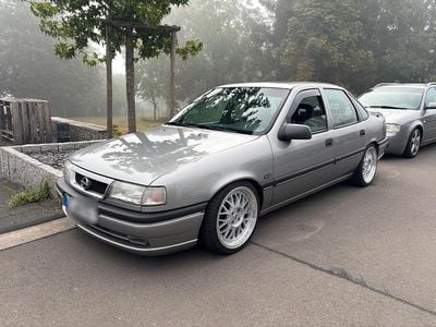 Begagnad Opel Vectra 115 HK (84 kW) 1993 Silver Sedan