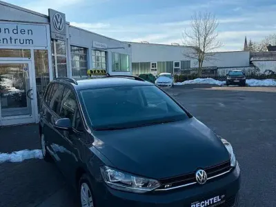 Gebraucht VW Touran Trendline 116 PS (85 kW) 2019 Uranograu Van / Kleinbus