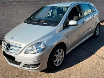 Gebraucht Mercedes B180 116 PS (85 kW) 2011 Silber Kleinwagen