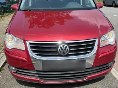 Gebraucht VW Touran 140 PS (102 kW) 2009 Rot Van / Kleinbus