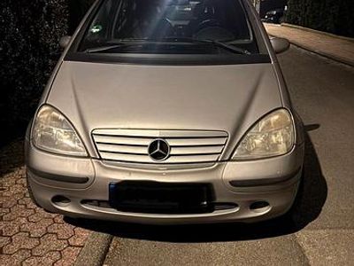 Second-hand Mercedes A190 127 CP (93 kW) 2000 Argintiu Hatchback